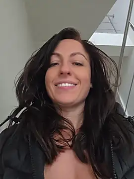 Risky_woman - FRONT NEIGHBOURS .NAKED SQUIRT