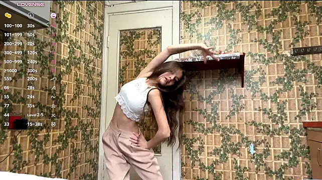 LonaPorche - Twerk with my cute ass^^