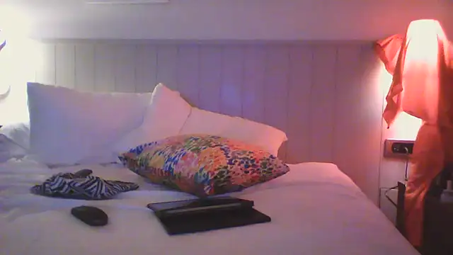 Mic_Oxinner - Get her to suck my cock1000