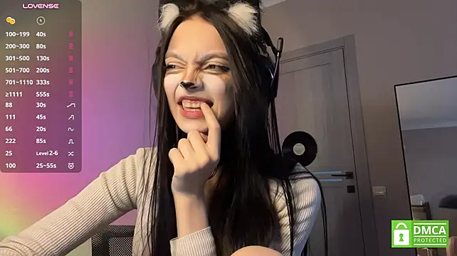 ReikoBartone - Lick lips close to cam!