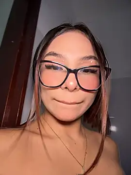 Amira_cute2 - Spank ass x4 🍑