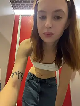 Outdorable - A flash of panties in a public place!