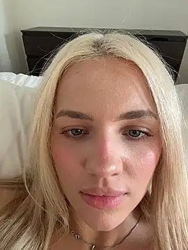 EllaBaby18 - 3 FINGERS IN PUSSY