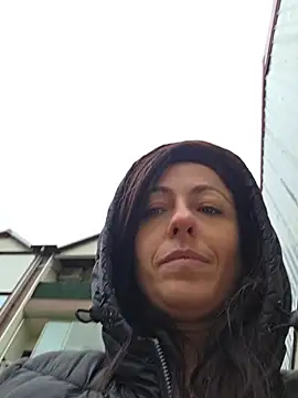 Risky_woman - FRONT NEIGHBOURS .NAKED SQUIRT