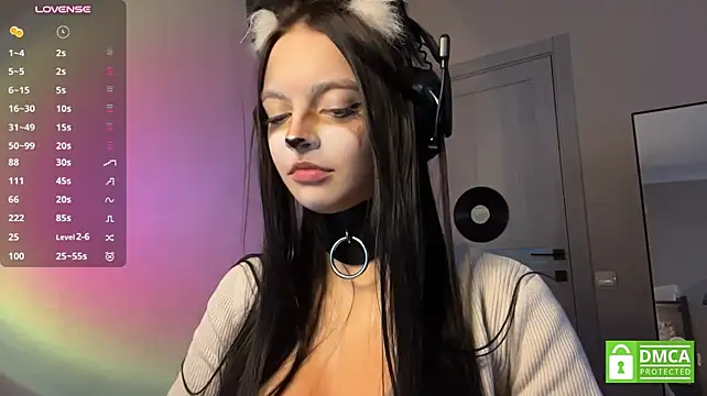 ReikoBartone - Lick lips close to cam!