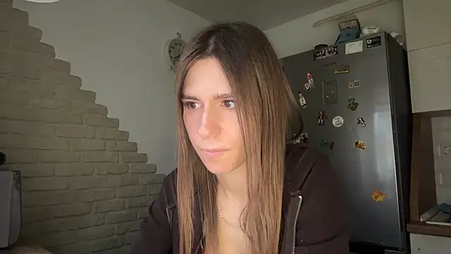 ZaraGuyette - touch shoulder
