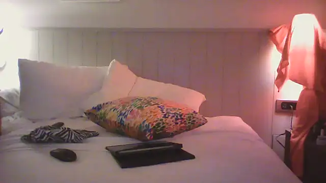 Mic_Oxinner - Get her to suck my cock1000