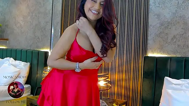 MonicaMoret - UNDRESS MY HOT BODY🔥