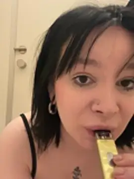 MietteDream - Lift top&massage tits close-up