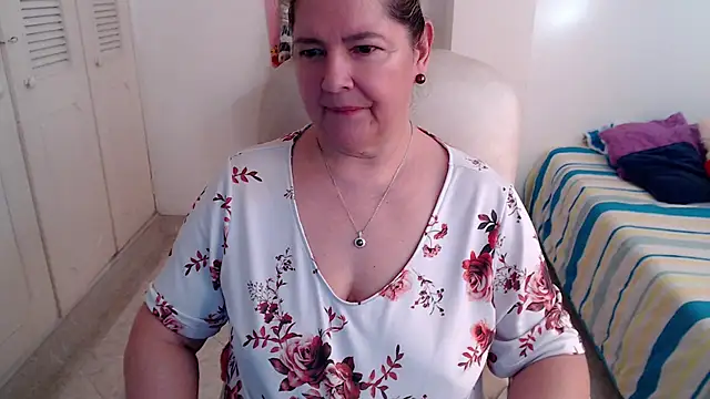 Leonela_69 - mommy is horny come play with me