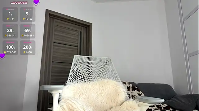 MonaBurn - Hot oil show+play tits