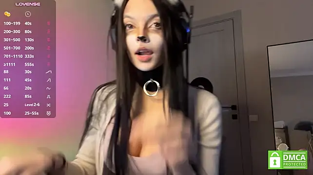 ReikoBartone - Lick lips close to cam!