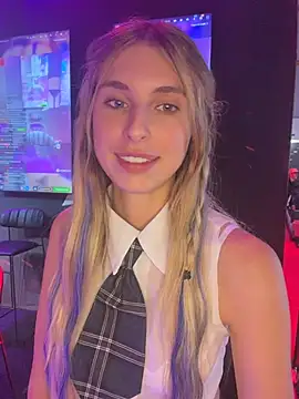 Emma05 - Flash boobs