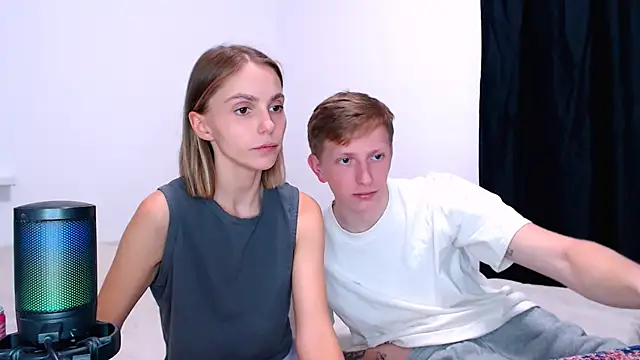 Juliaanddima - show ass doggy