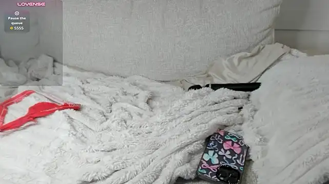 BELLABLACKXUK - Use pussy pump for first time