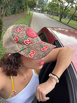 Roxyrougee - Sexy topples out my car
