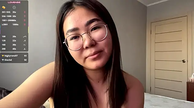 HikkoSinu - Massage my butt close to the cam