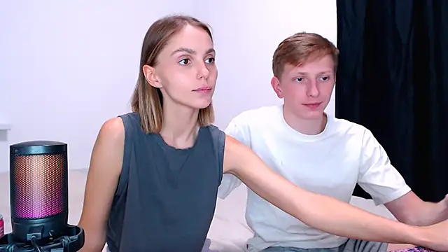 Juliaanddima - show ass doggy