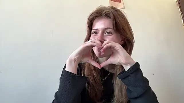 RolandeRohrs - Touching my ass closer😏