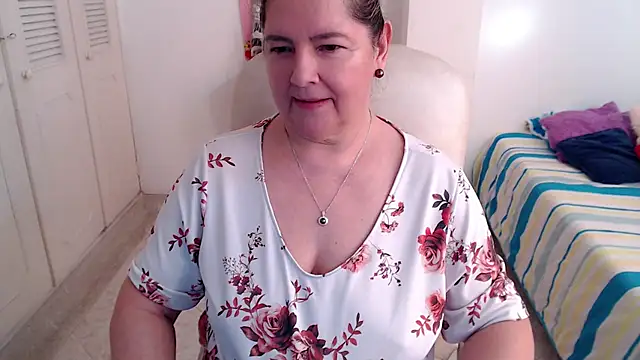 Leonela_69 - mommy is horny come play with me