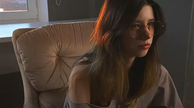 LindaNocket - eye contact &tease u with my pretty face