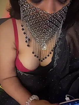 ToxicCurves - SHOW BOOBS OIL THEM