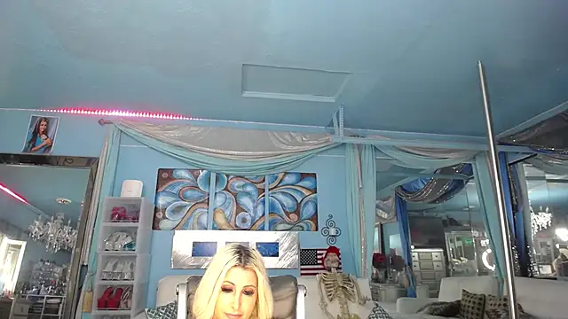 ADRIANNA_FOX - show tits