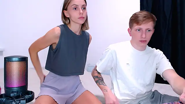 Juliaanddima - show ass doggy