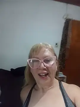 SexyMilf1211 - Masturbar el didlo con mis tetas