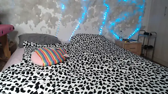 Marley_Queen - 💋 Blow Kiss and ASMR Whisper 5m
