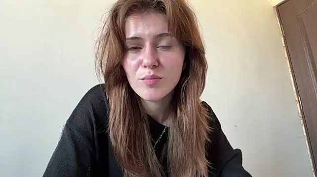 RolandeRohrs - Touching my ass closer😏