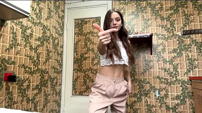 LonaPorche - Twerk with my cute ass^^