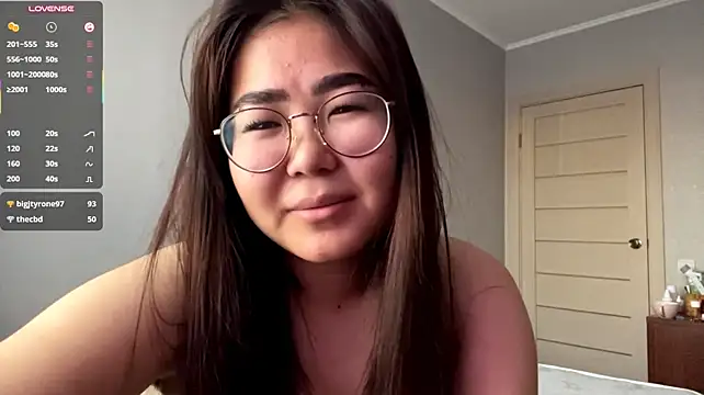 HikkoSinu - Massage my butt close to the cam