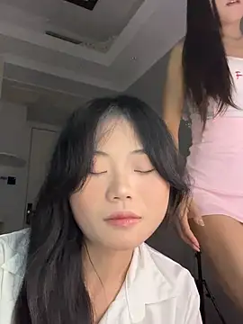 Yue-ai - 双人挤胸挤爆气球