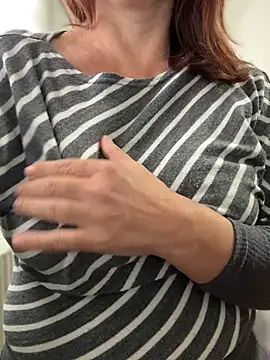 Sweetmystery1 - Bra off under top