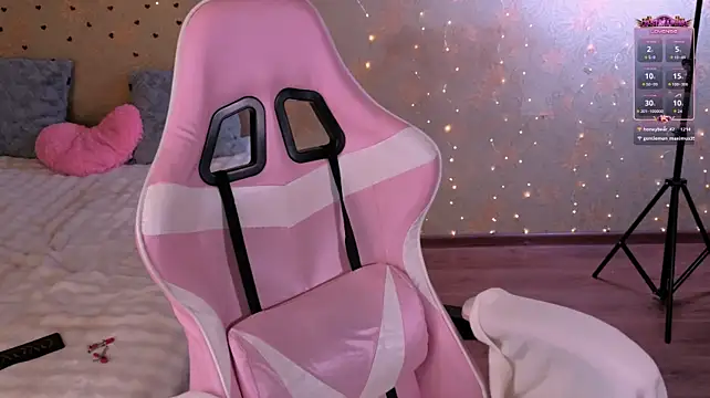 TORI1_ - play doggy( lots of lube and a dildo)