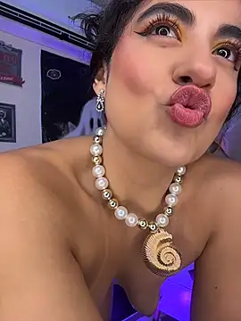 AngelinaDuvall - Fully naked oil show