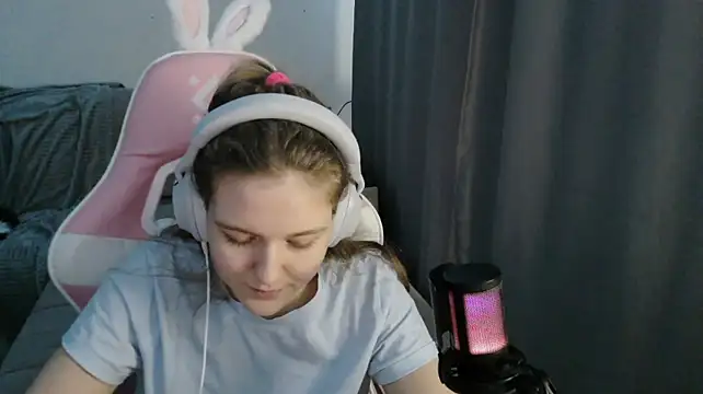 HelenMo0n - cute air kiss + meow