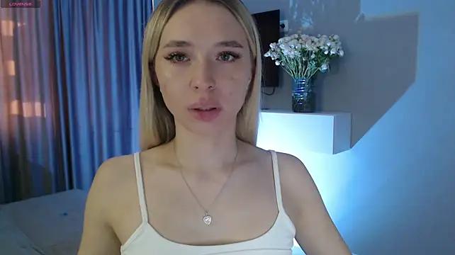 Emily_Hartt - 💜 Doggy Naked💜