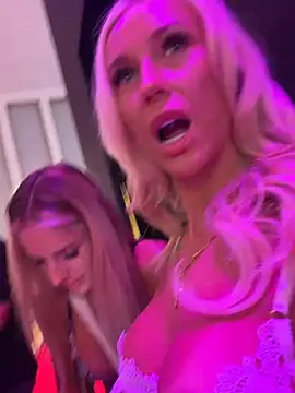 Bonniemarieexo - Boob flash