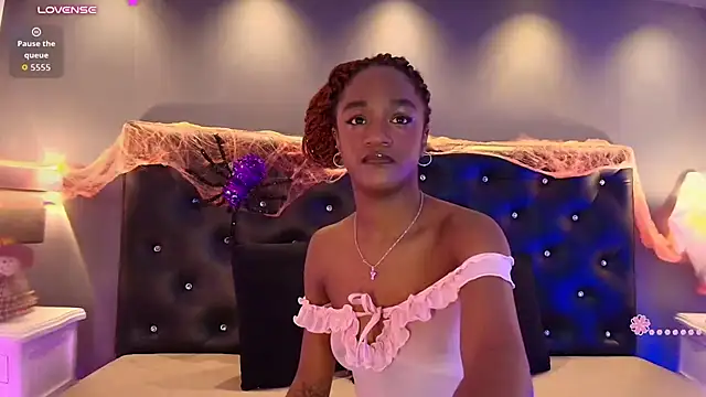 Chloebrunnie - Striptease wih a sexy song ♥