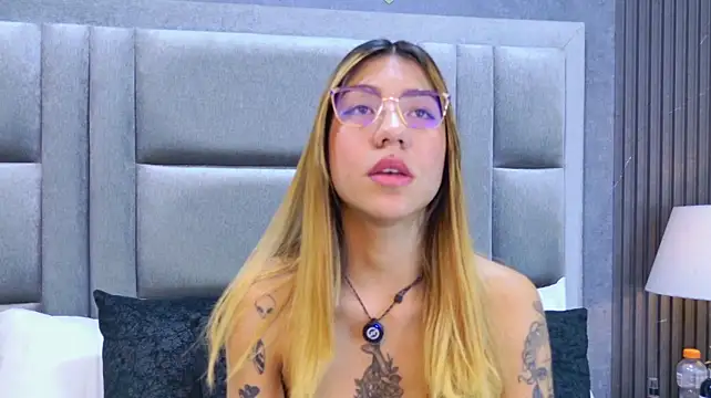 VioletSweetts - Spank ass x3 🍑