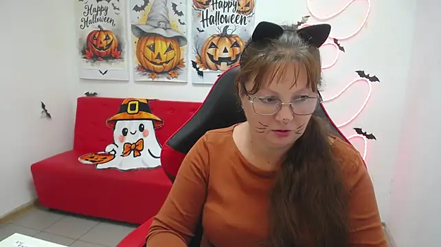 VanessaHotts - I’ll put on sexy stockings for you.