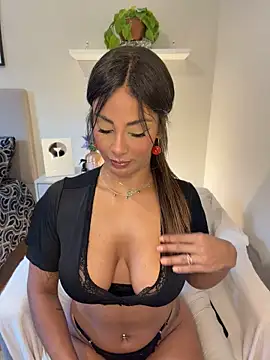 Brownfitbabyy - Boobs out ☺️ Seios de fora