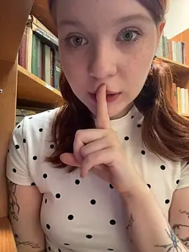 Freaky__Nikki - rub my tits under the top