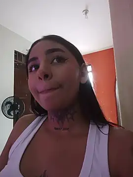 LunaRose18 - spanks ass