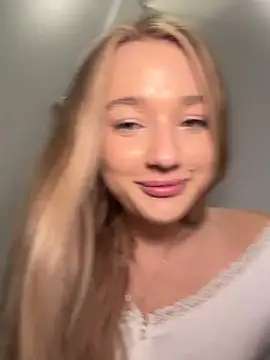 Milaa_sun - tease pussy behind door MENS WC 🚽