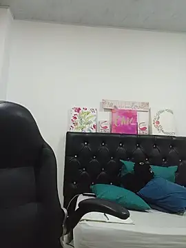 BustyMilf_