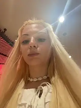 Badblondie - Show view under skirt