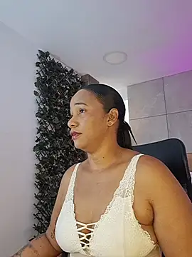 EbonyHorrny - Fuck me on the edge of the bed